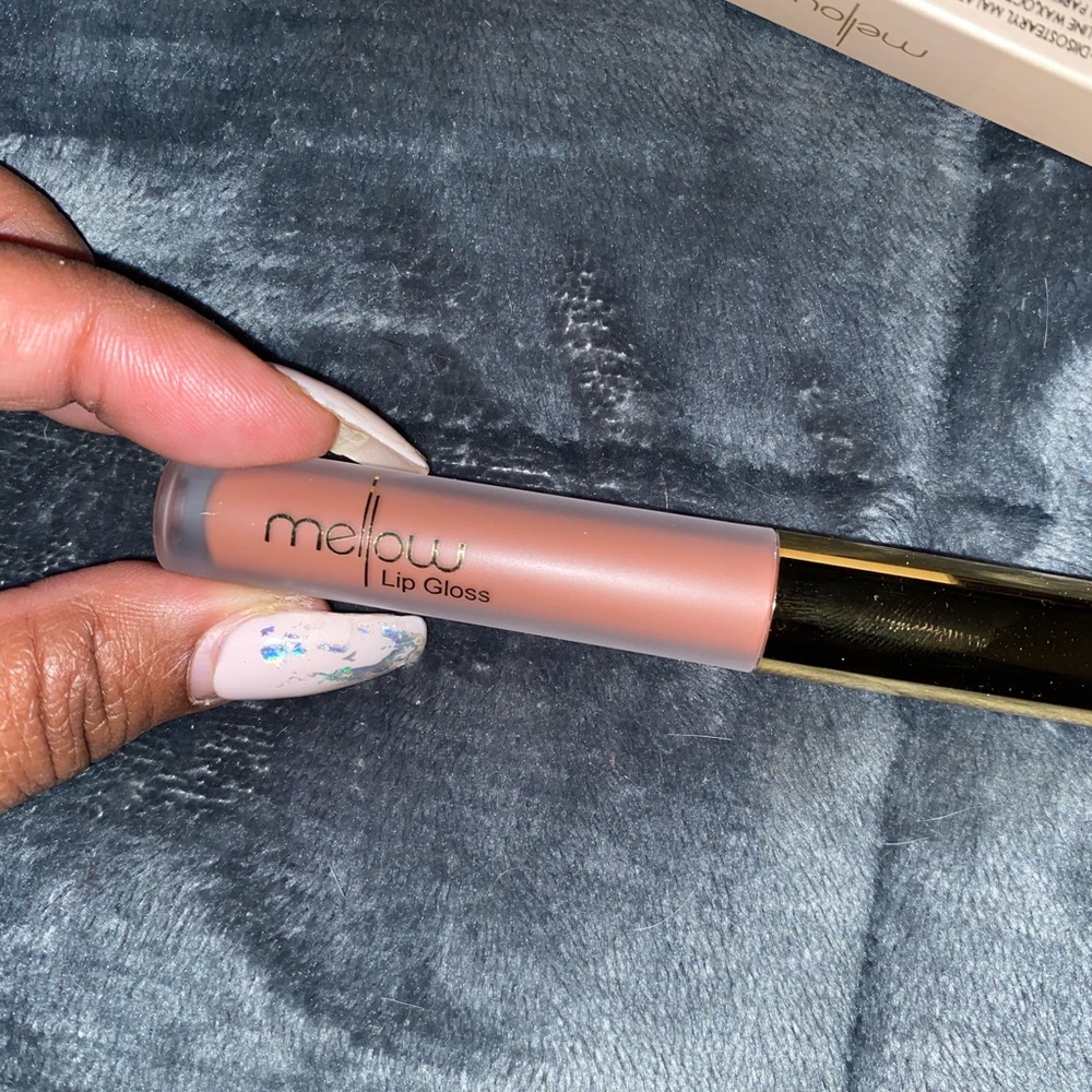 Mellow liquid lipstick